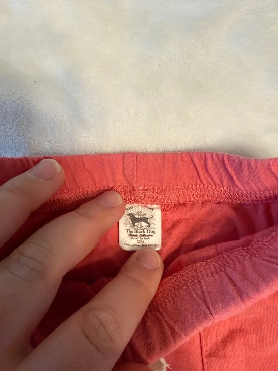 The Black Dog Kids Coral-Red Elastic Waist Shorts NWOT - Picture 3 of 4